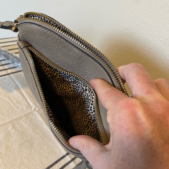 NWT Alyssa vegan crossbody purse with tassel - Picture 12 of 16